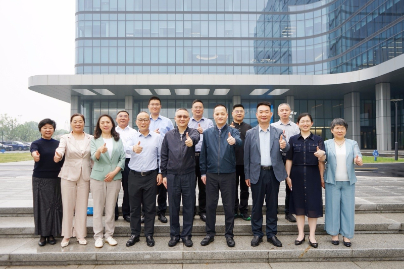 上實集團領(lǐng)導(dǎo)到我公司調(diào)研